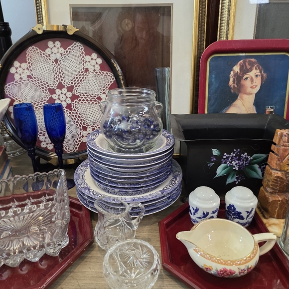 Meet your Poshers Kyle & Tishon (from Dealsonstyle & iSpyLuxury) - Picture 13 of 16